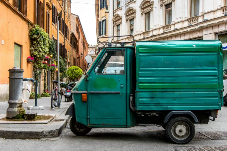 Roma - strada di ciottolato